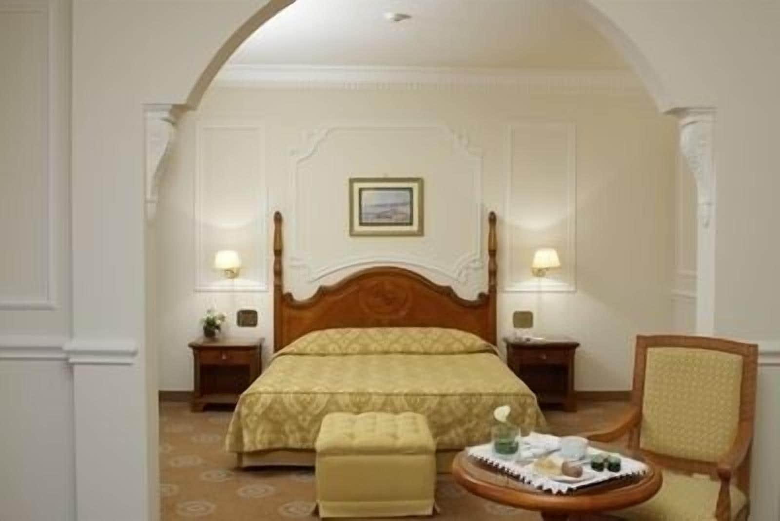 Grand Hotel Vanvitelli Caserta Esterno foto