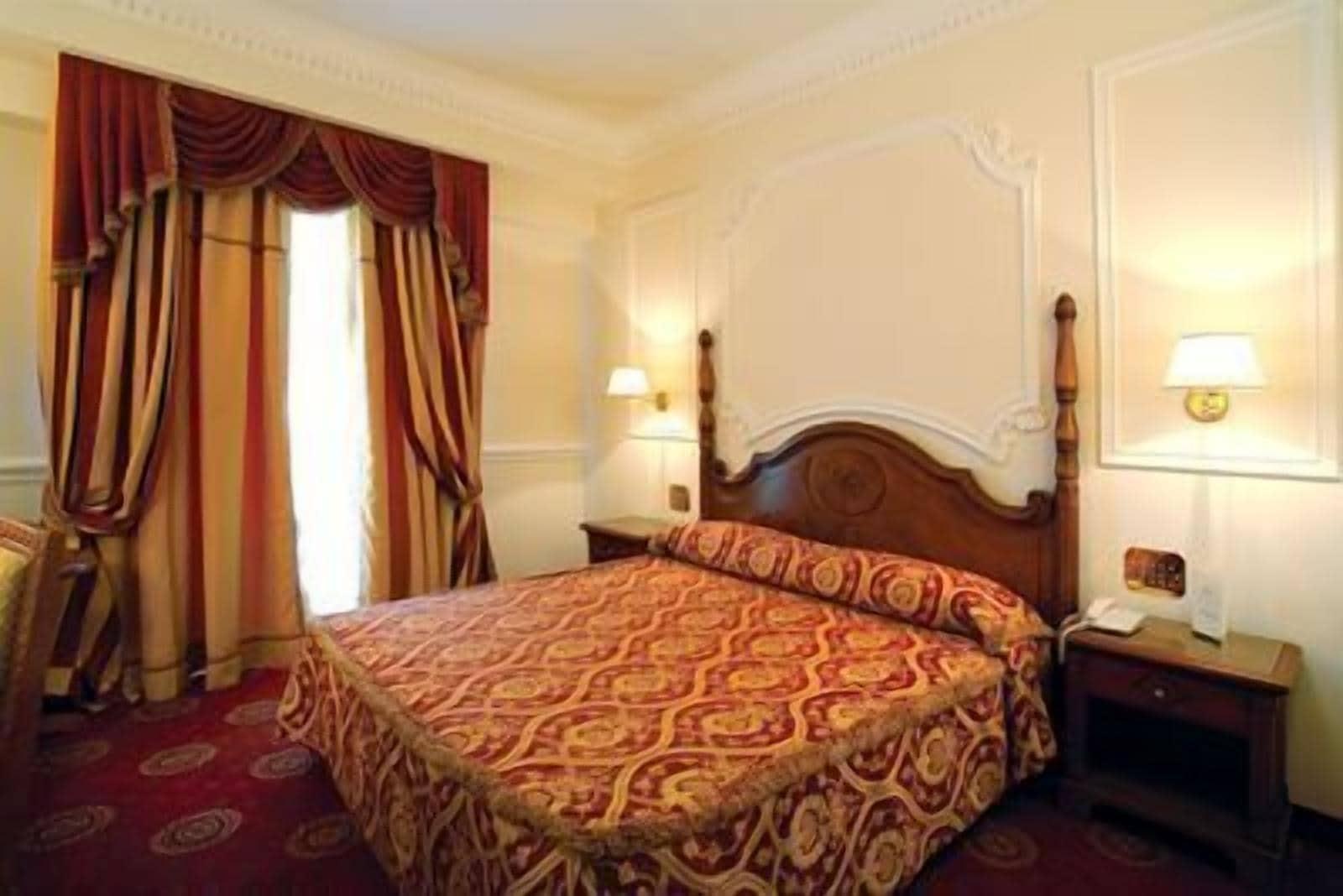 Grand Hotel Vanvitelli Caserta Esterno foto