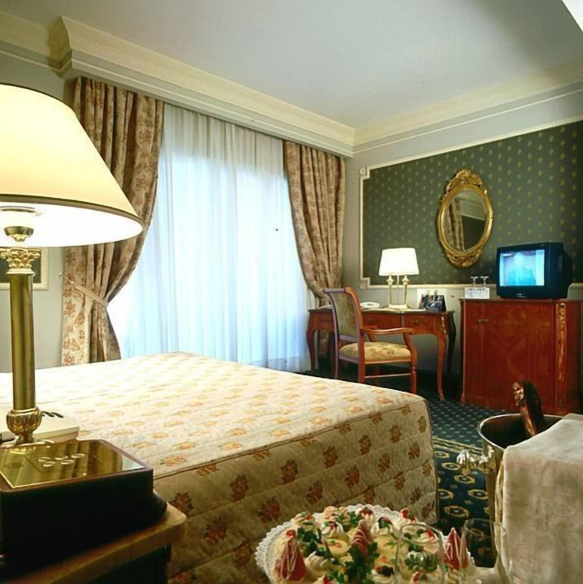 Grand Hotel Vanvitelli Caserta Esterno foto