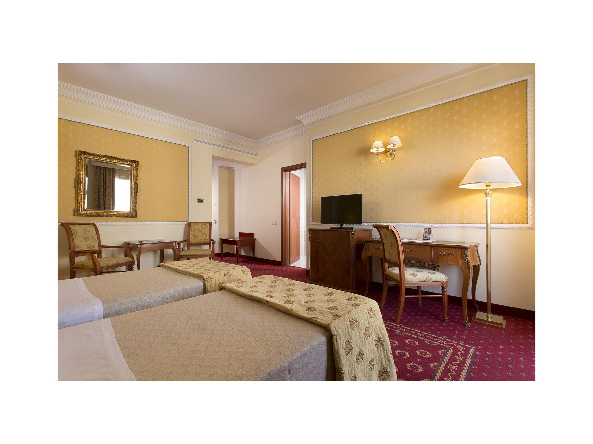 Grand Hotel Vanvitelli Caserta Esterno foto