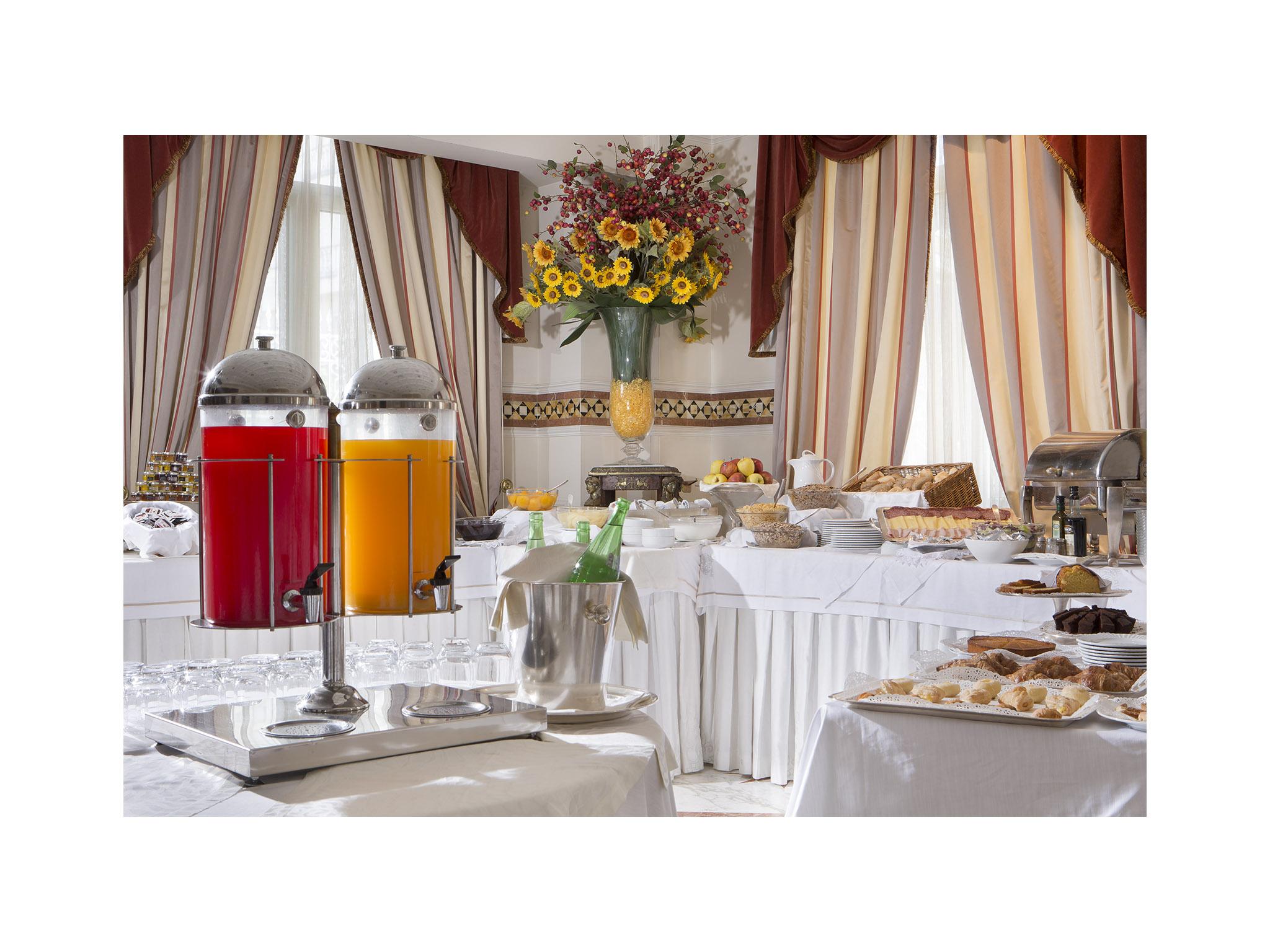 Grand Hotel Vanvitelli Caserta Esterno foto