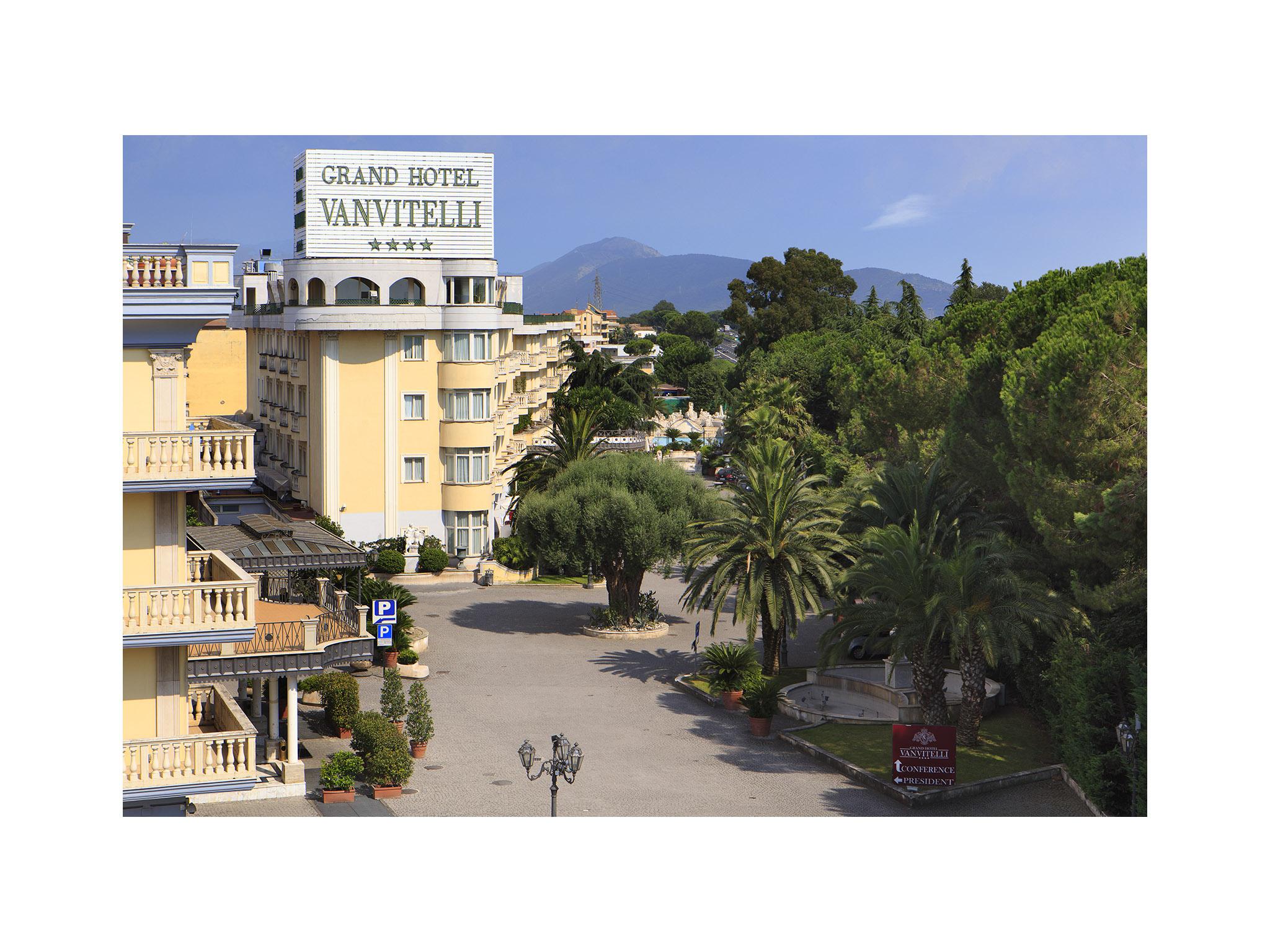 Grand Hotel Vanvitelli Caserta Esterno foto