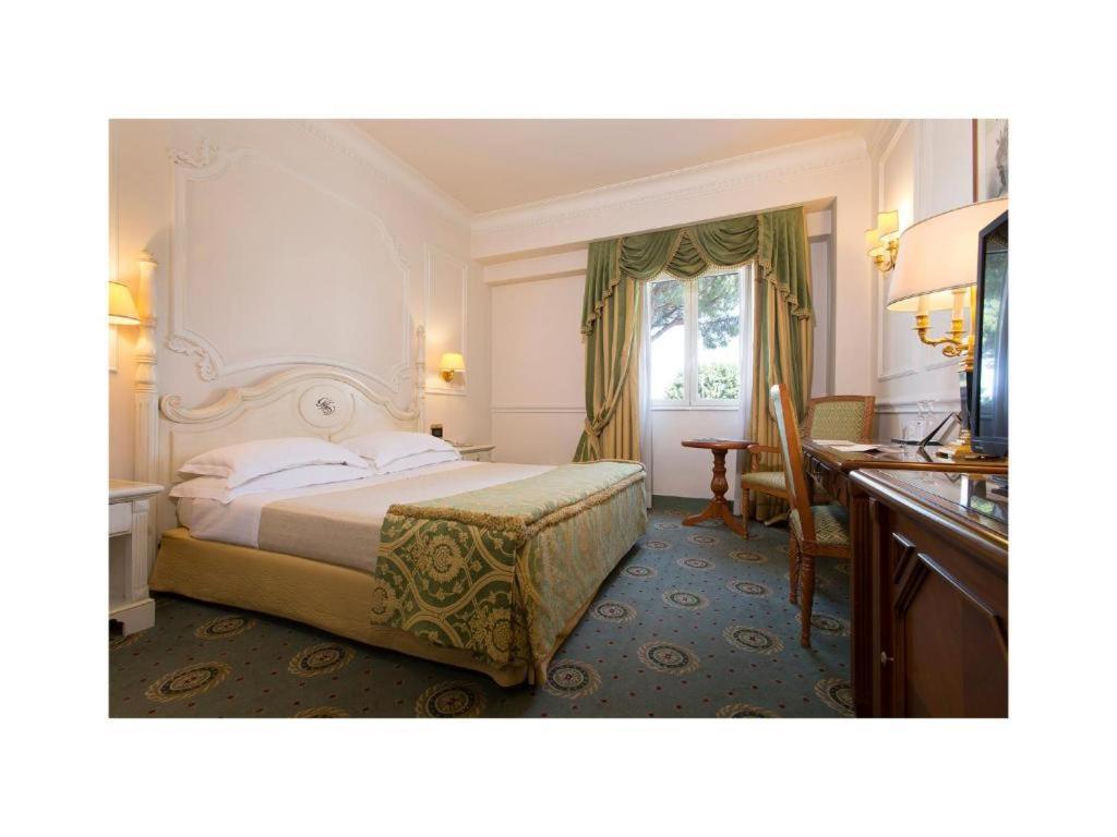 Grand Hotel Vanvitelli Caserta Esterno foto