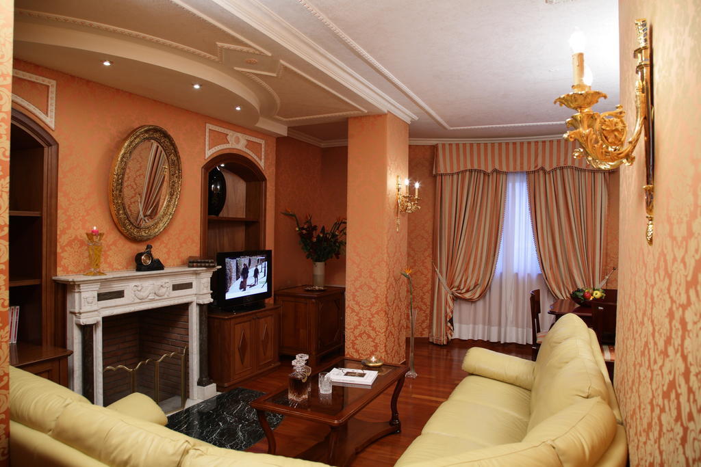 Grand Hotel Vanvitelli Caserta Esterno foto