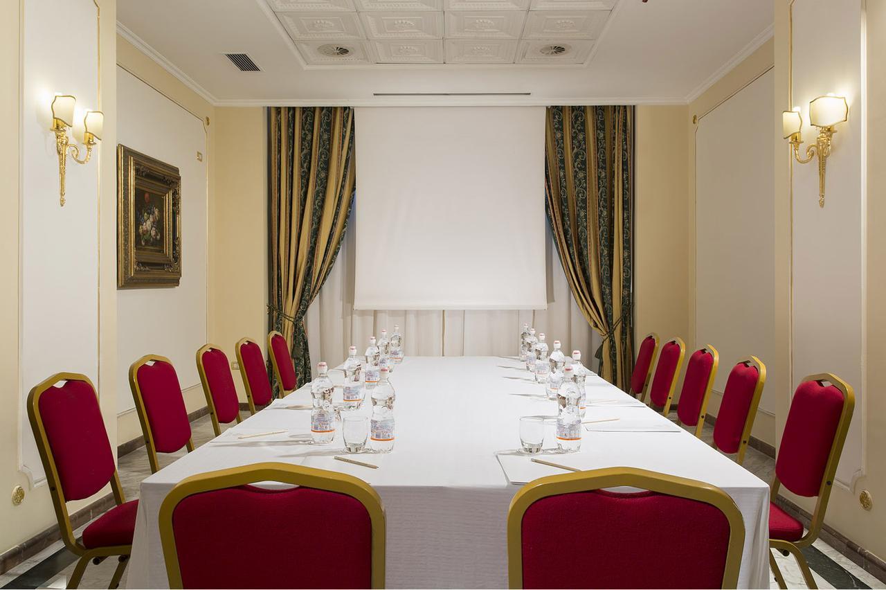 Grand Hotel Vanvitelli Caserta Esterno foto