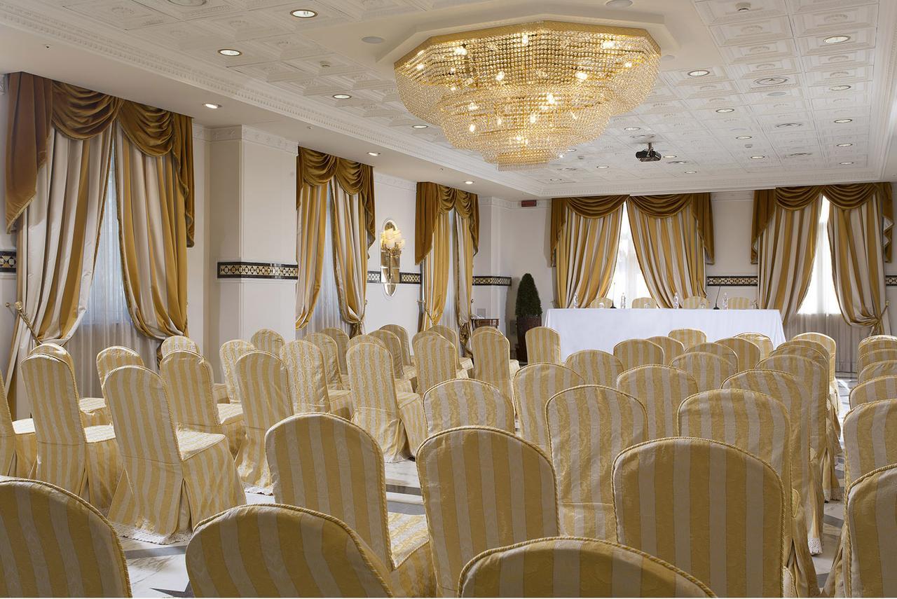 Grand Hotel Vanvitelli Caserta Esterno foto