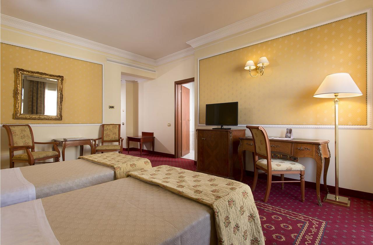 Grand Hotel Vanvitelli Caserta Esterno foto